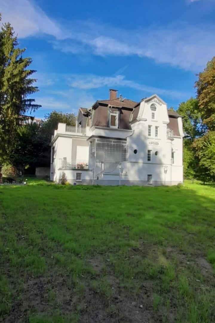 Kurpension Parkfrieden Бад Пирмонт Екстериор снимка